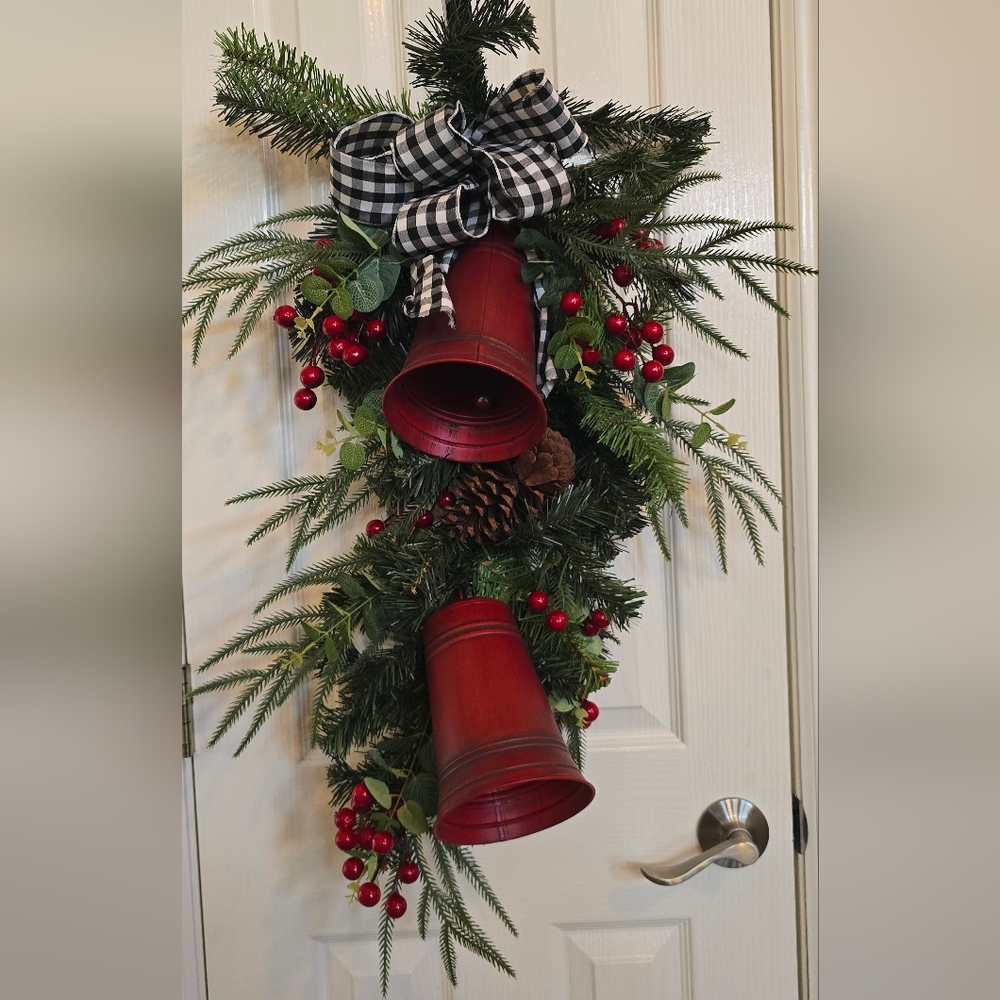 Festive Country Farm Door Swag